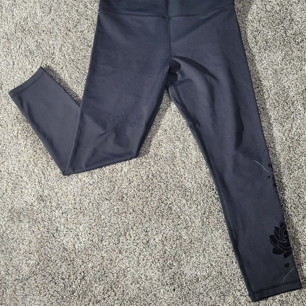 Zyia Black Velvet Floral Light n Tight Size 8-10